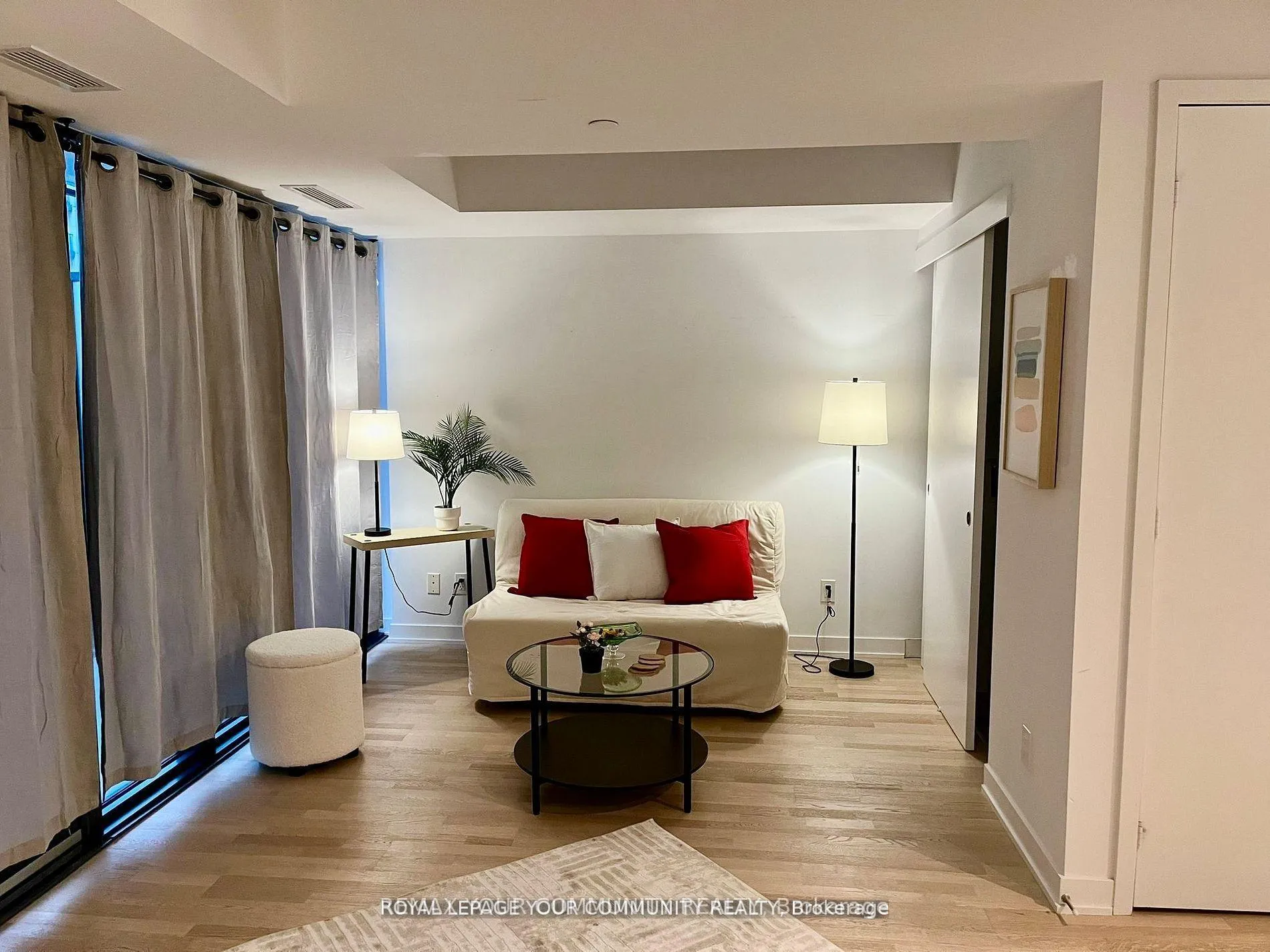 Photo 6 of Unit 409, 185 Roehampton Avenue, Toronto, Mount Pleasant West — HOMEH