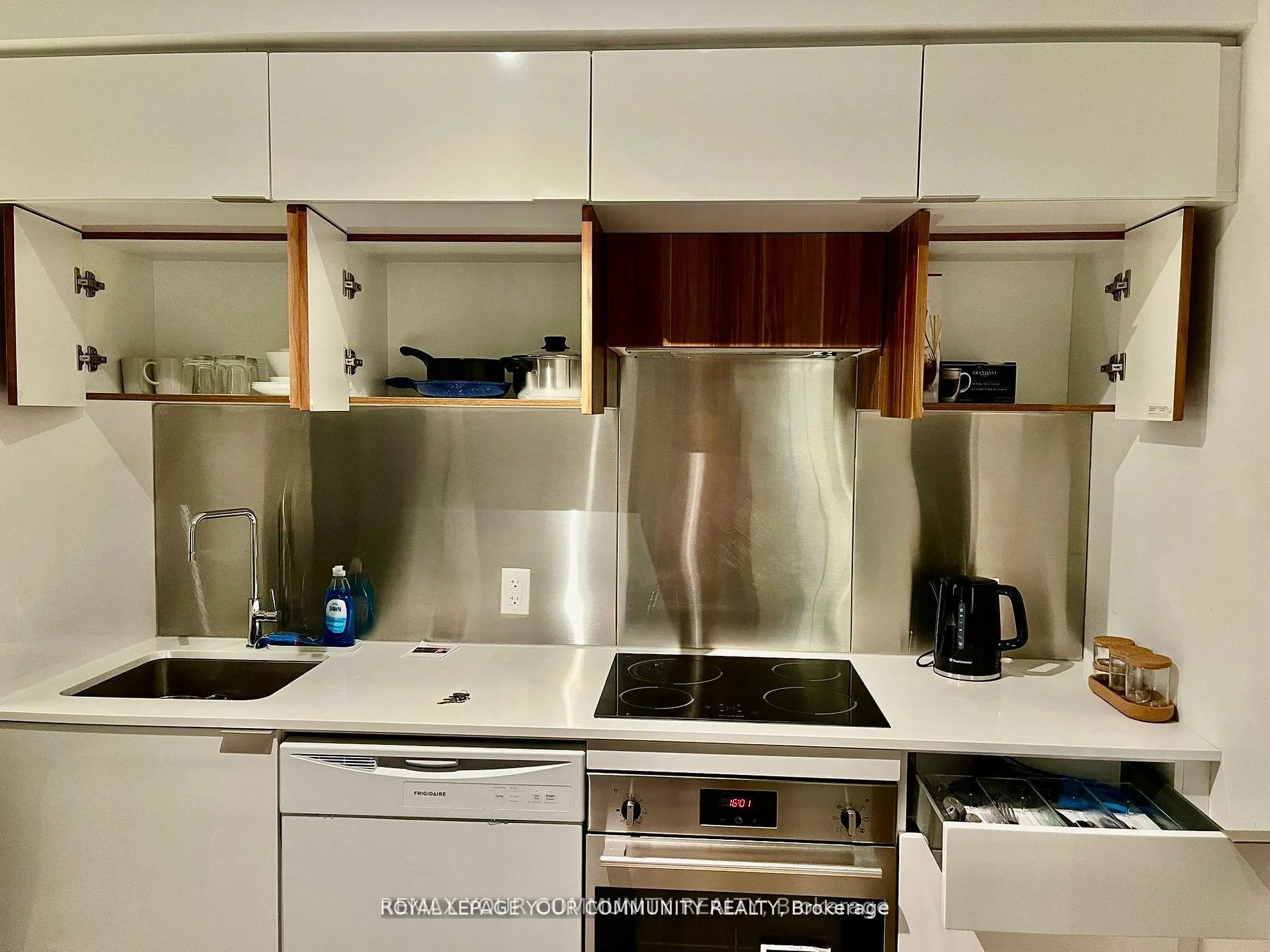 Photo 12 of Unit 409, 185 Roehampton Avenue, Toronto, Mount Pleasant West — HOMEH