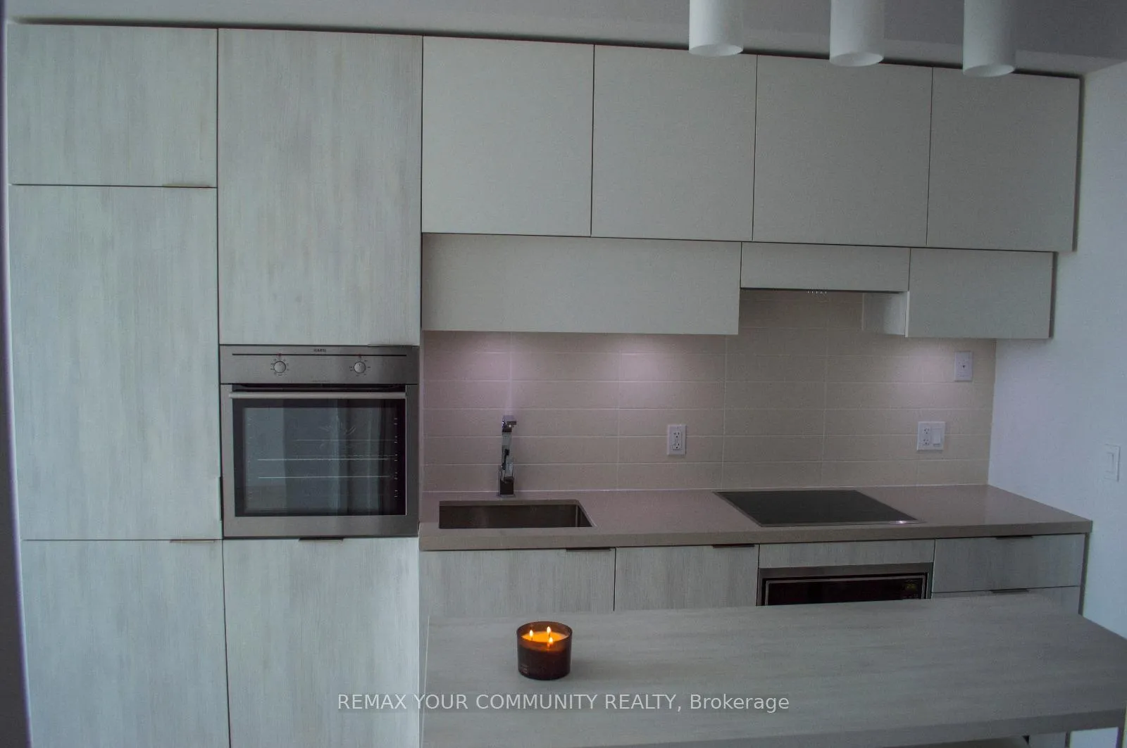 Photo 2 of Unit 3709, 8 Eglinton Avenue E, Toronto, Yonge-Eglinton — HOMEH