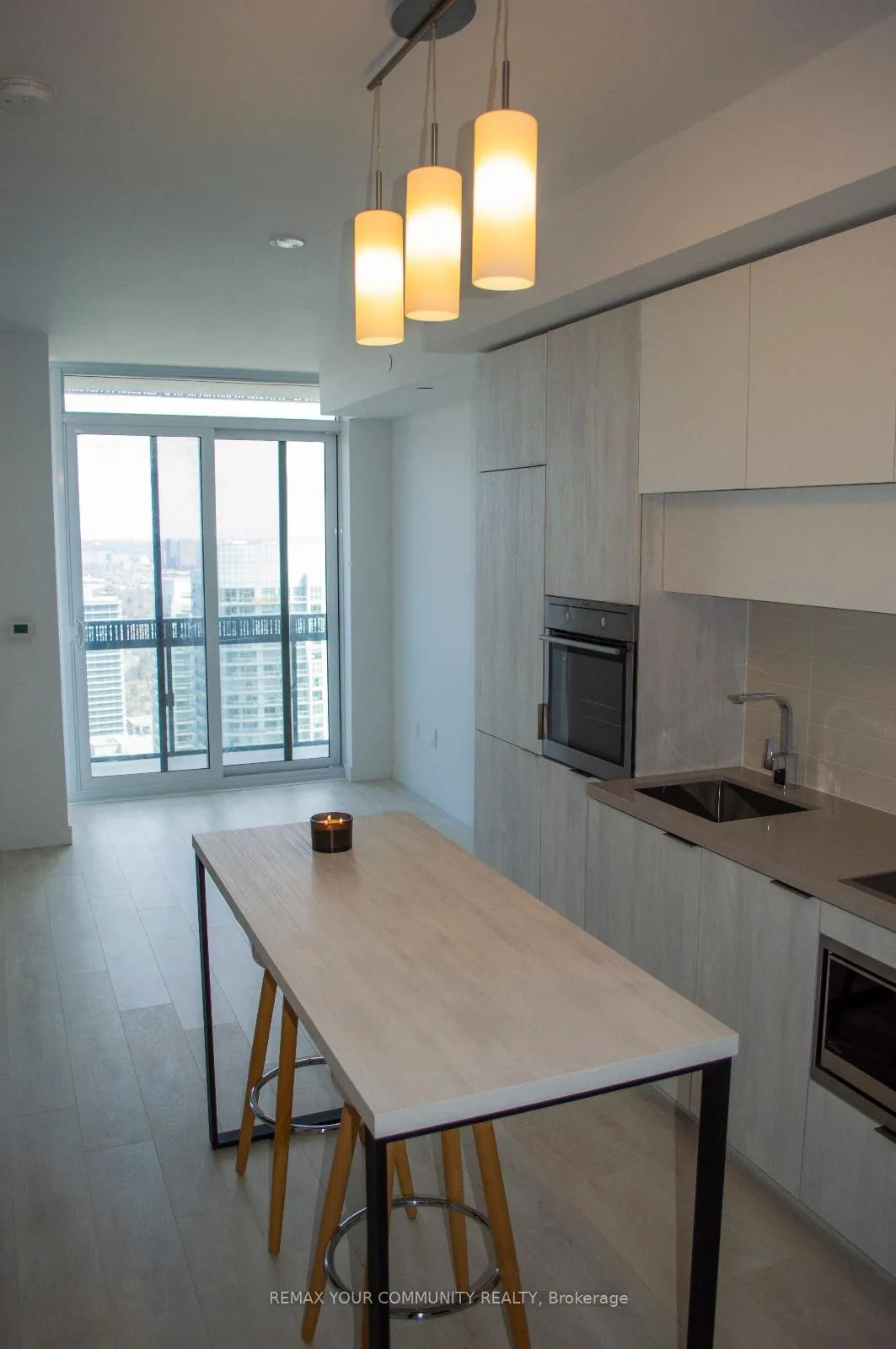 Photo 3 of Unit 3709, 8 Eglinton Avenue E, Toronto, Yonge-Eglinton — HOMEH