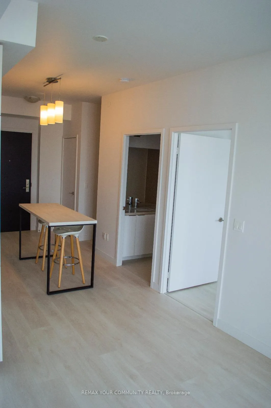 Photo 5 of Unit 3709, 8 Eglinton Avenue E, Toronto, Yonge-Eglinton — HOMEH