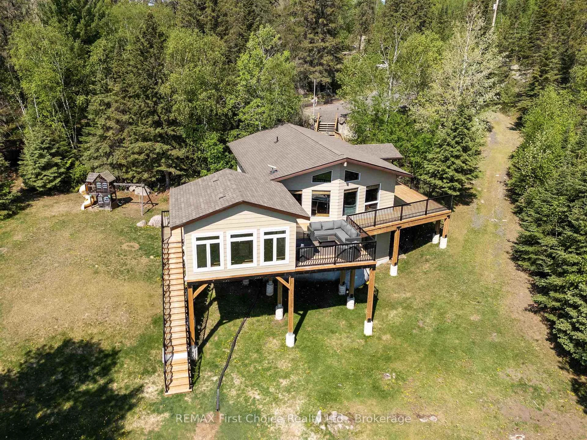 Photo 3 of 220D Phantom Drive, Kenora, Keewatin — HOMEH