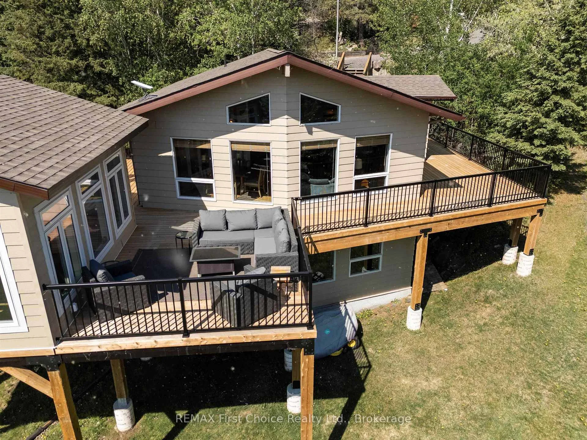 Photo 5 of 220D Phantom Drive, Kenora, Keewatin — HOMEH