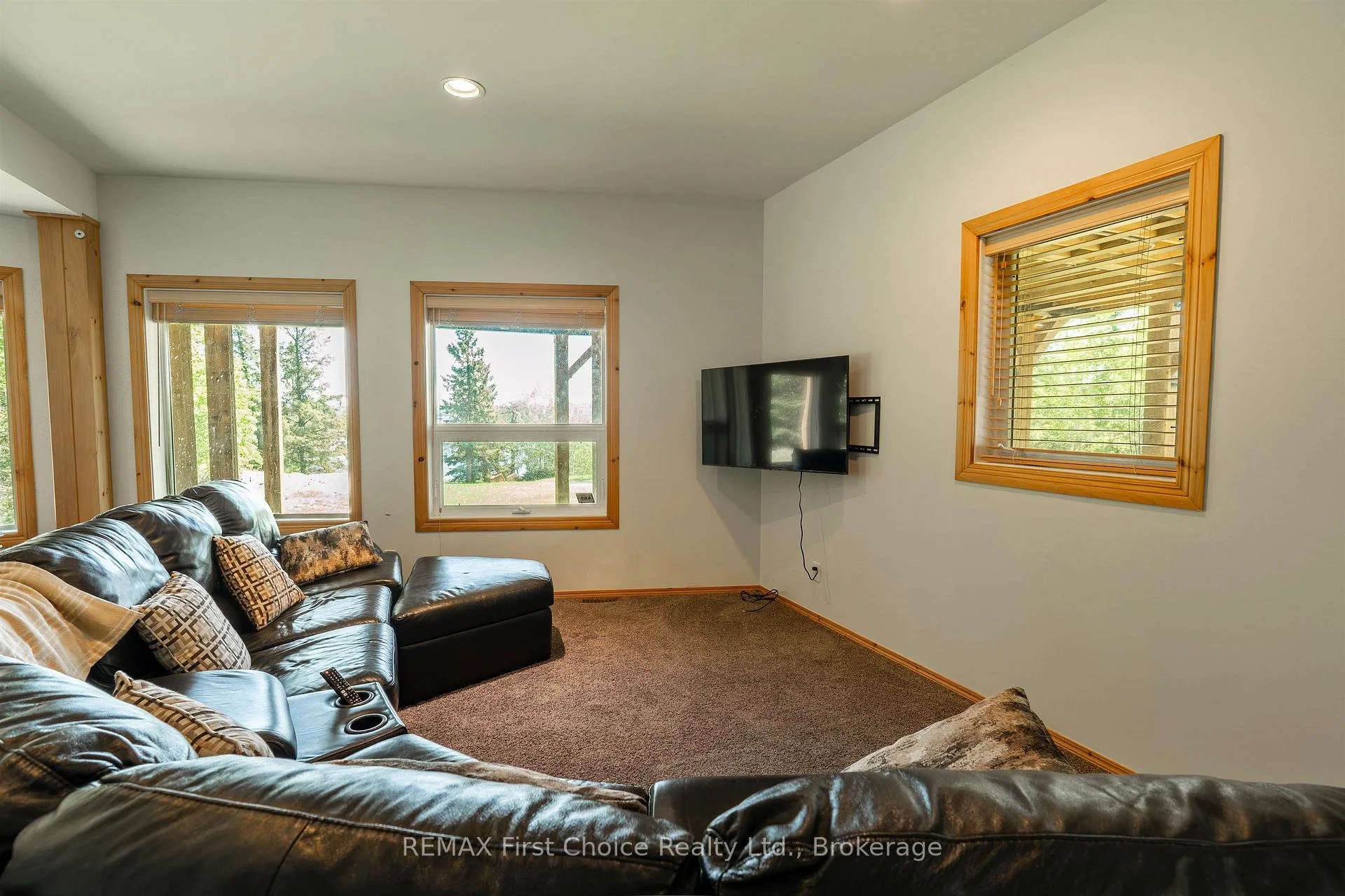 Photo 36 of 220D Phantom Drive, Kenora, Keewatin — HOMEH