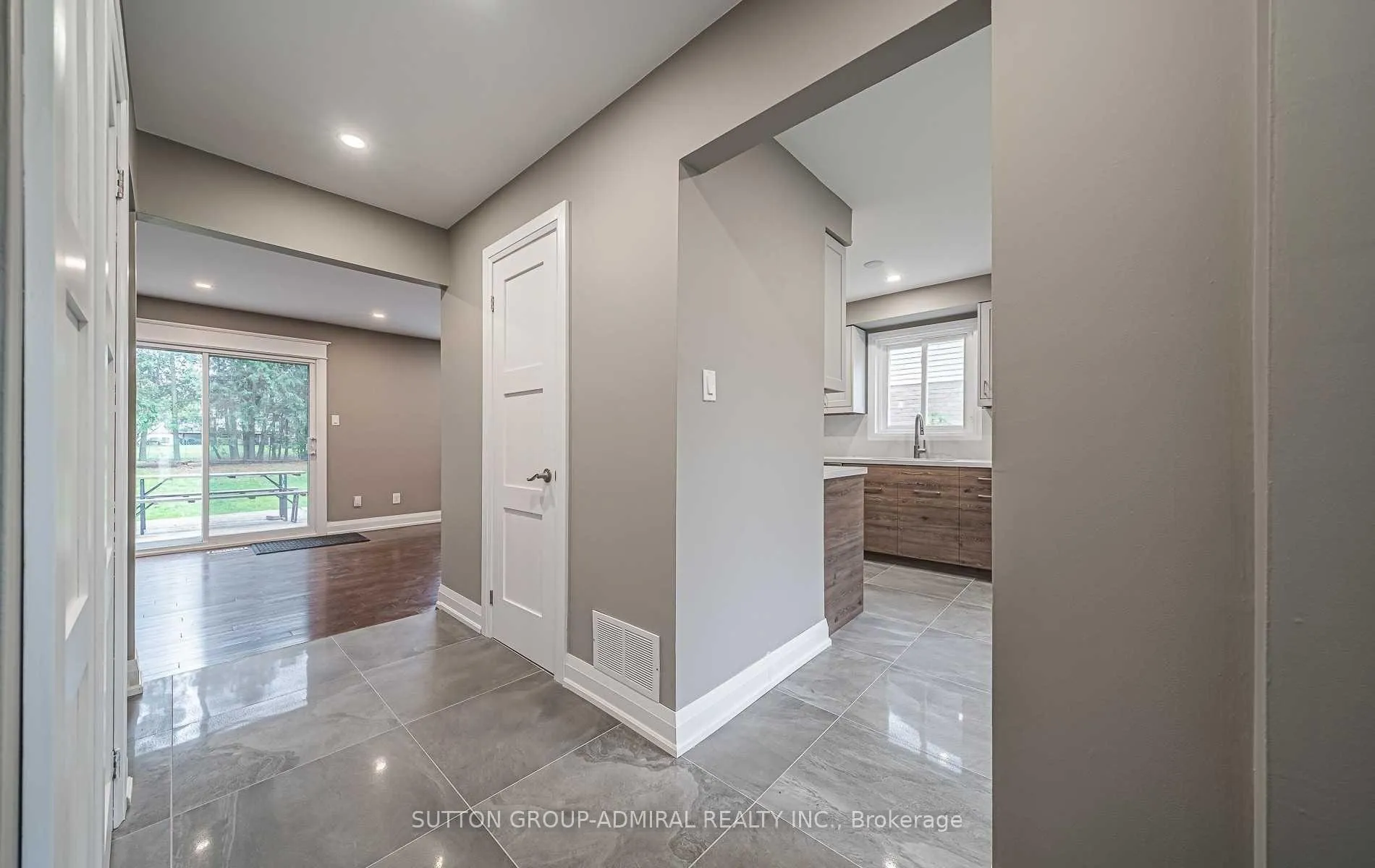 Photo 3 of 23 Springburn Crescent, Aurora, Aurora Highlands — HOMEH