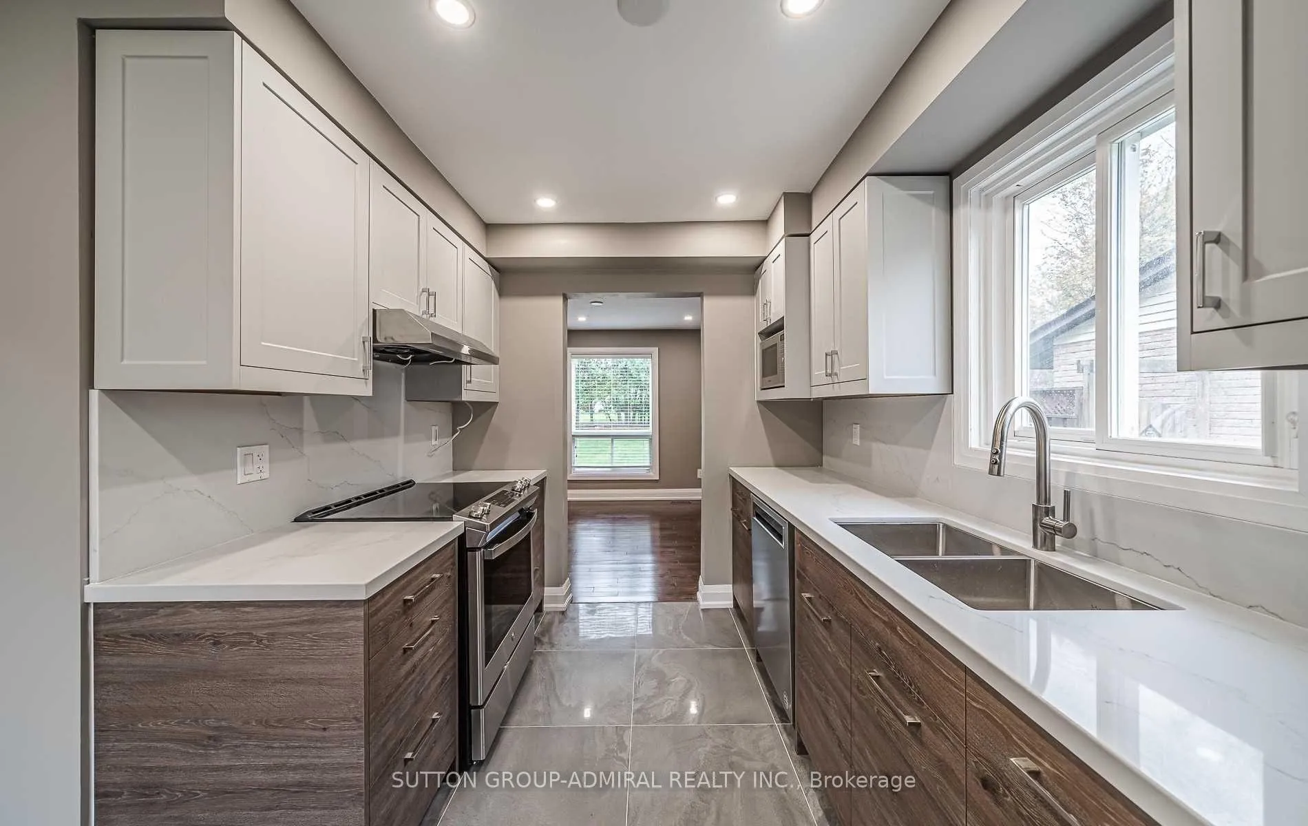 Photo 5 of 23 Springburn Crescent, Aurora, Aurora Highlands — HOMEH