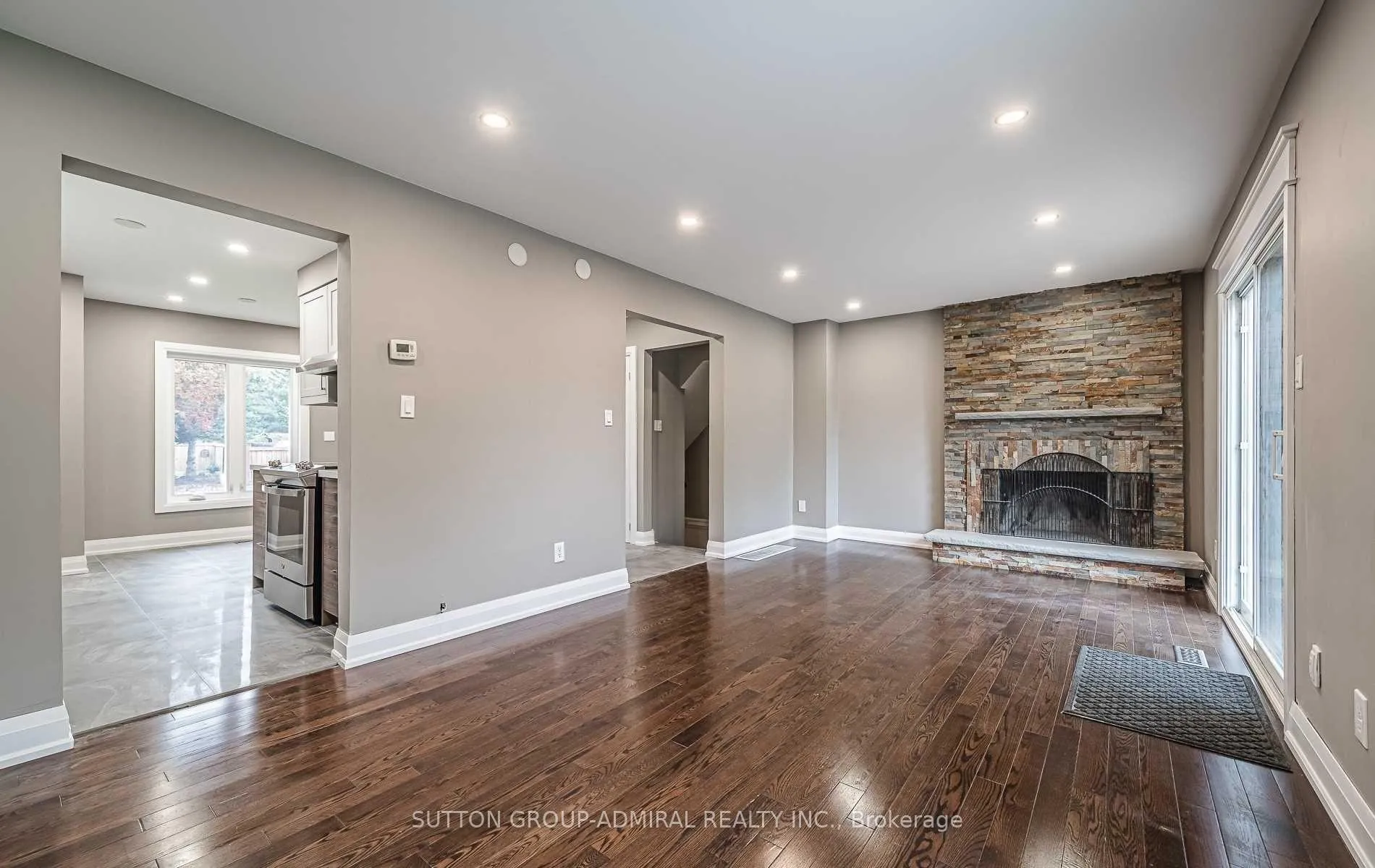 Photo 8 of 23 Springburn Crescent, Aurora, Aurora Highlands — HOMEH