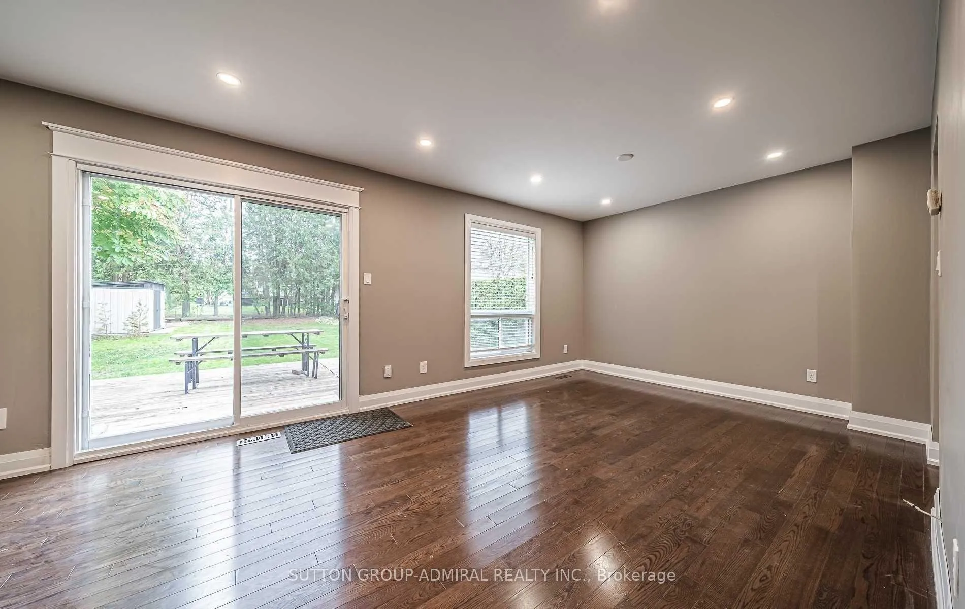 Photo 9 of 23 Springburn Crescent, Aurora, Aurora Highlands — HOMEH