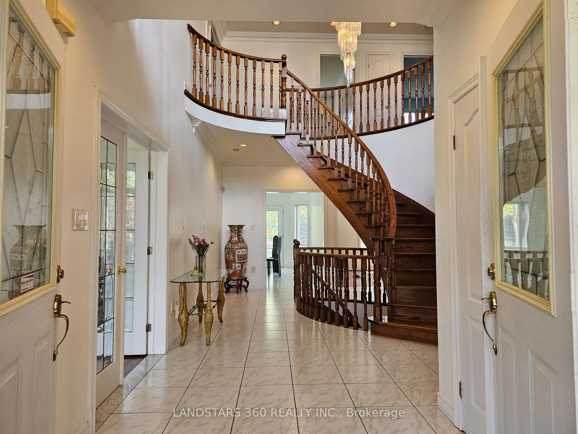 Photo 2 of 13 Edgecombe Court, Markham, Milliken Mills East — HOMEH