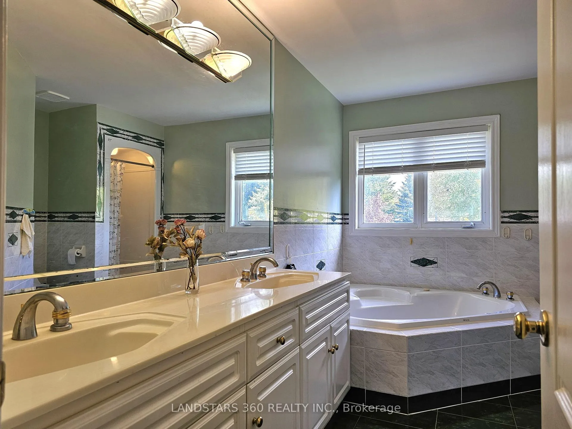 Photo 24 of 13 Edgecombe Court, Markham, Milliken Mills East — HOMEH