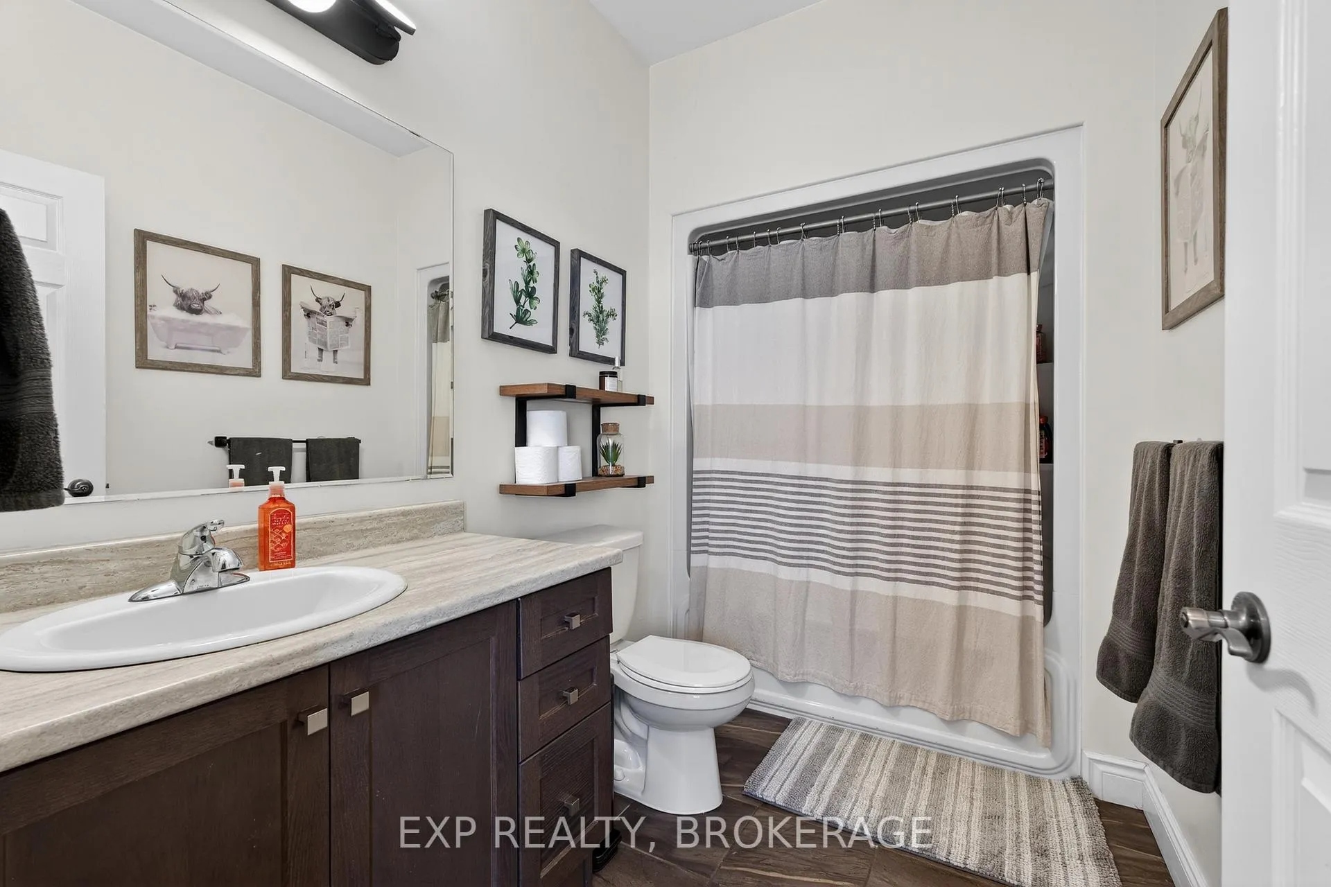 Photo 5 of 160 Mcdonough Crescent, Loyalist, Amherstview — HOMEH