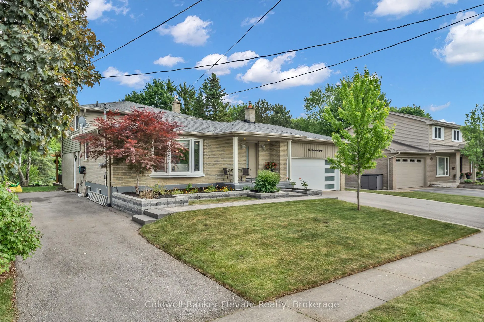 Photo 2 of 180 Rexway Drive, Halton Hills, Georgetown — HOMEH