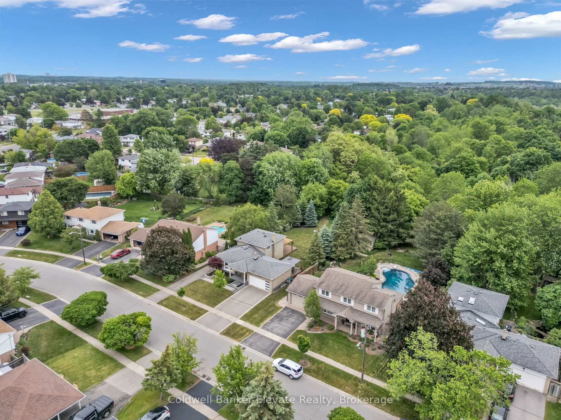 Photo 4 of 180 Rexway Drive, Halton Hills, Georgetown — HOMEH
