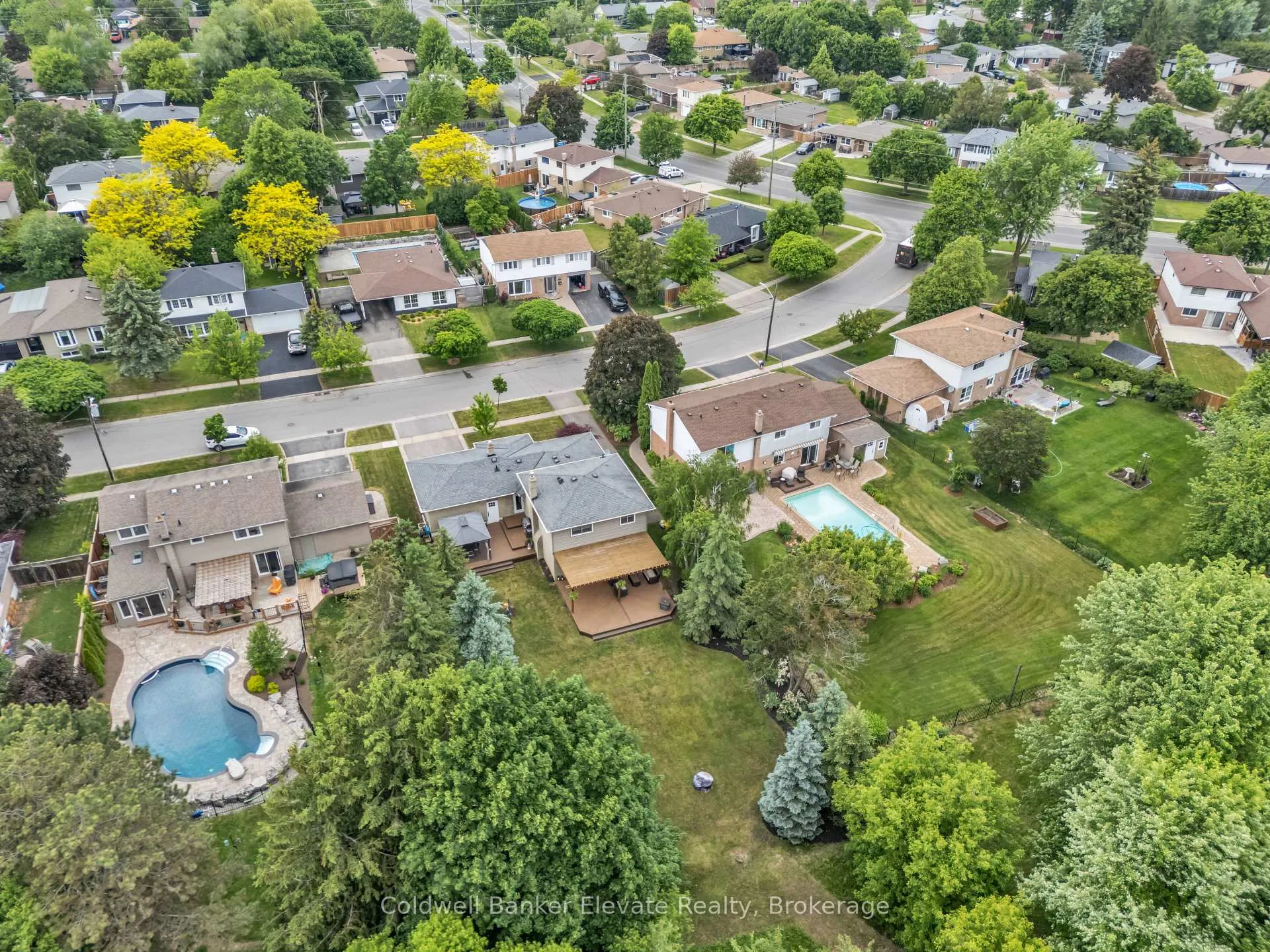 Photo 5 of 180 Rexway Drive, Halton Hills, Georgetown — HOMEH