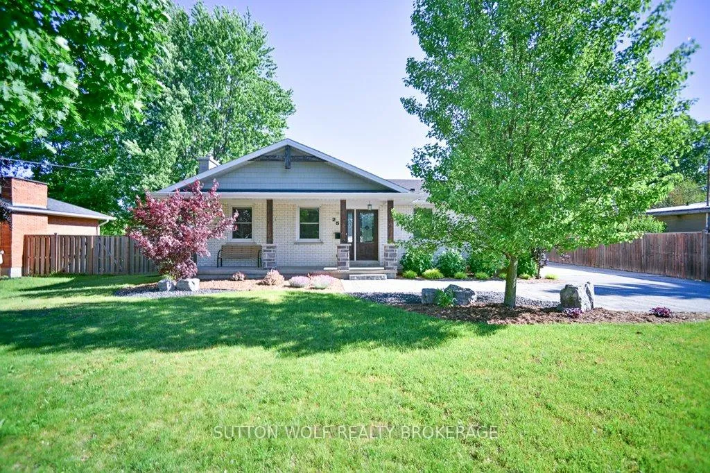 Photo 2 of 251 Front Street E, Strathroy-Caradoc, NE — HOMEH