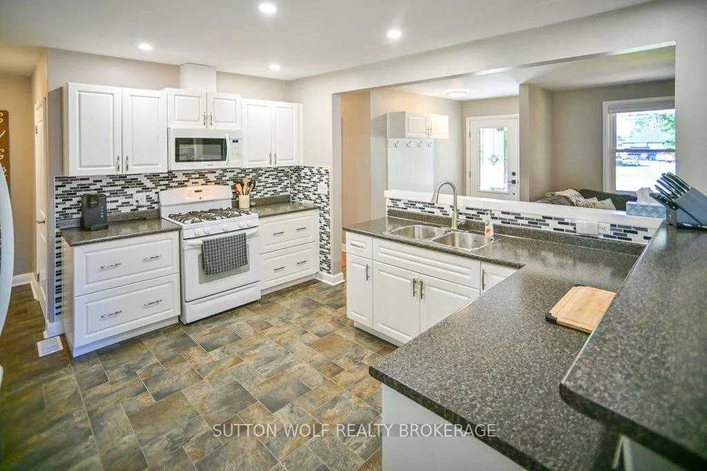 Photo 11 of 251 Front Street E, Strathroy-Caradoc, NE — HOMEH