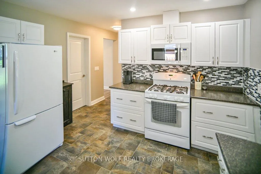 Photo 14 of 251 Front Street E, Strathroy-Caradoc, NE — HOMEH