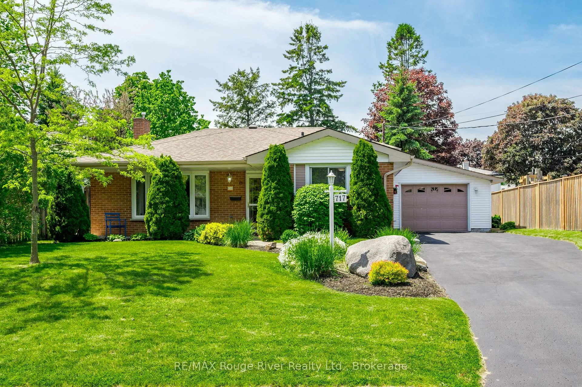 Photo 2 of 717 Spragge Crescent, Cobourg — HOMEH