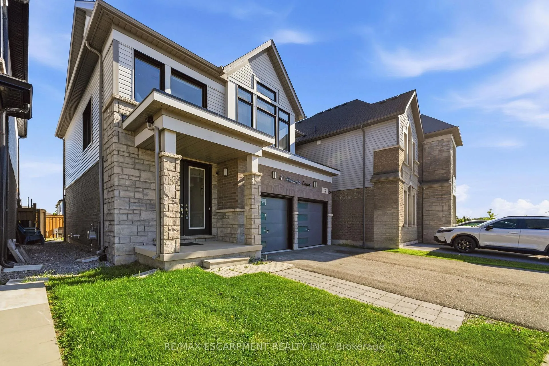 Photo 2 of 8 Pinnacle Court, Hamilton, Mount Hope — HOMEH
