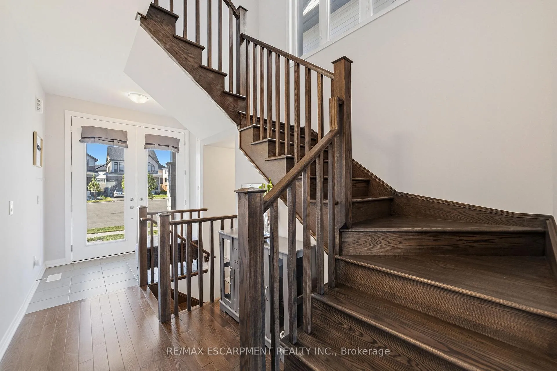 Photo 5 of 8 Pinnacle Court, Hamilton, Mount Hope — HOMEH