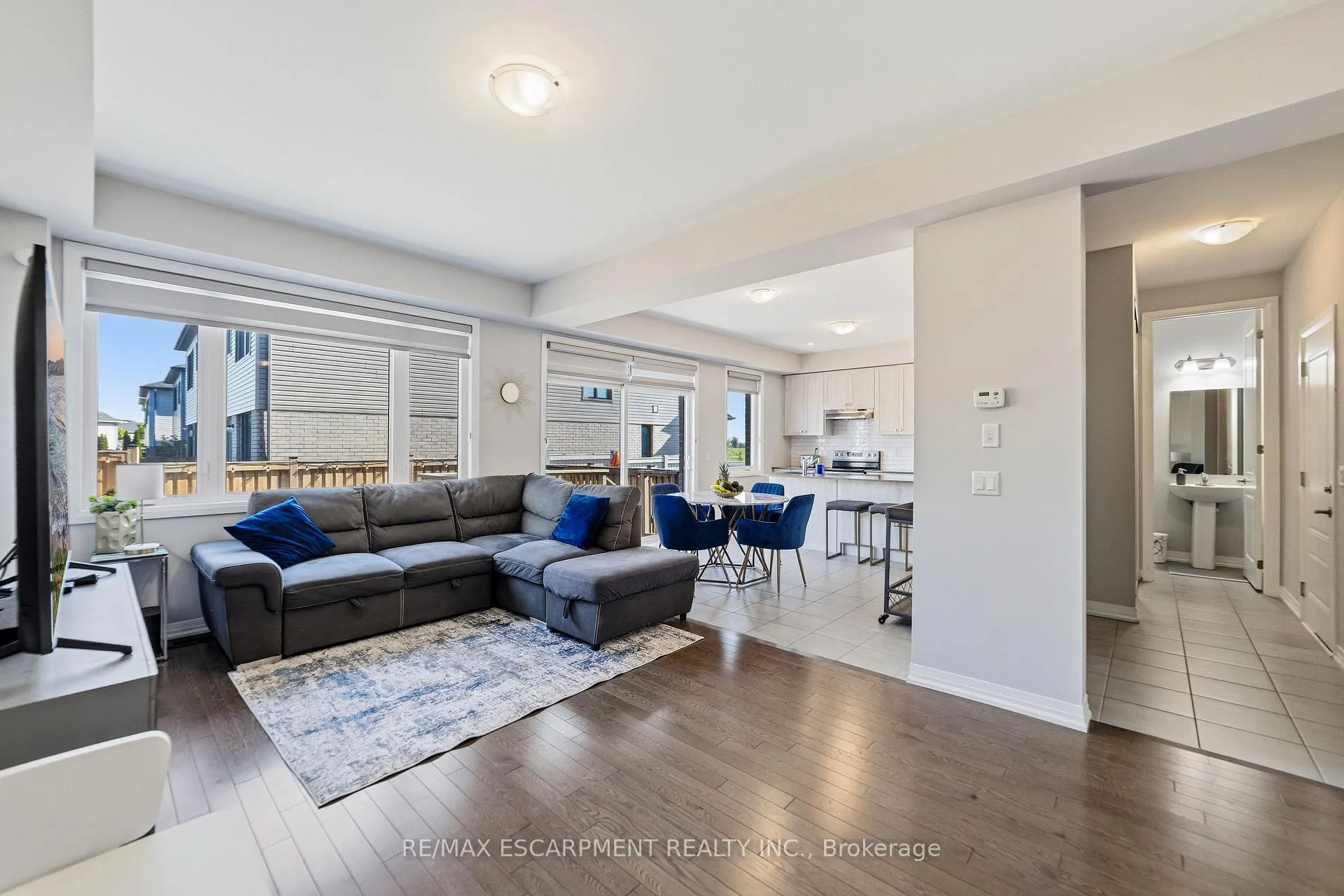 Photo 7 of 8 Pinnacle Court, Hamilton, Mount Hope — HOMEH
