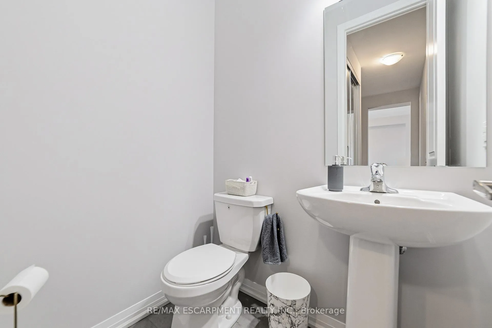 Photo 8 of 8 Pinnacle Court, Hamilton, Mount Hope — HOMEH