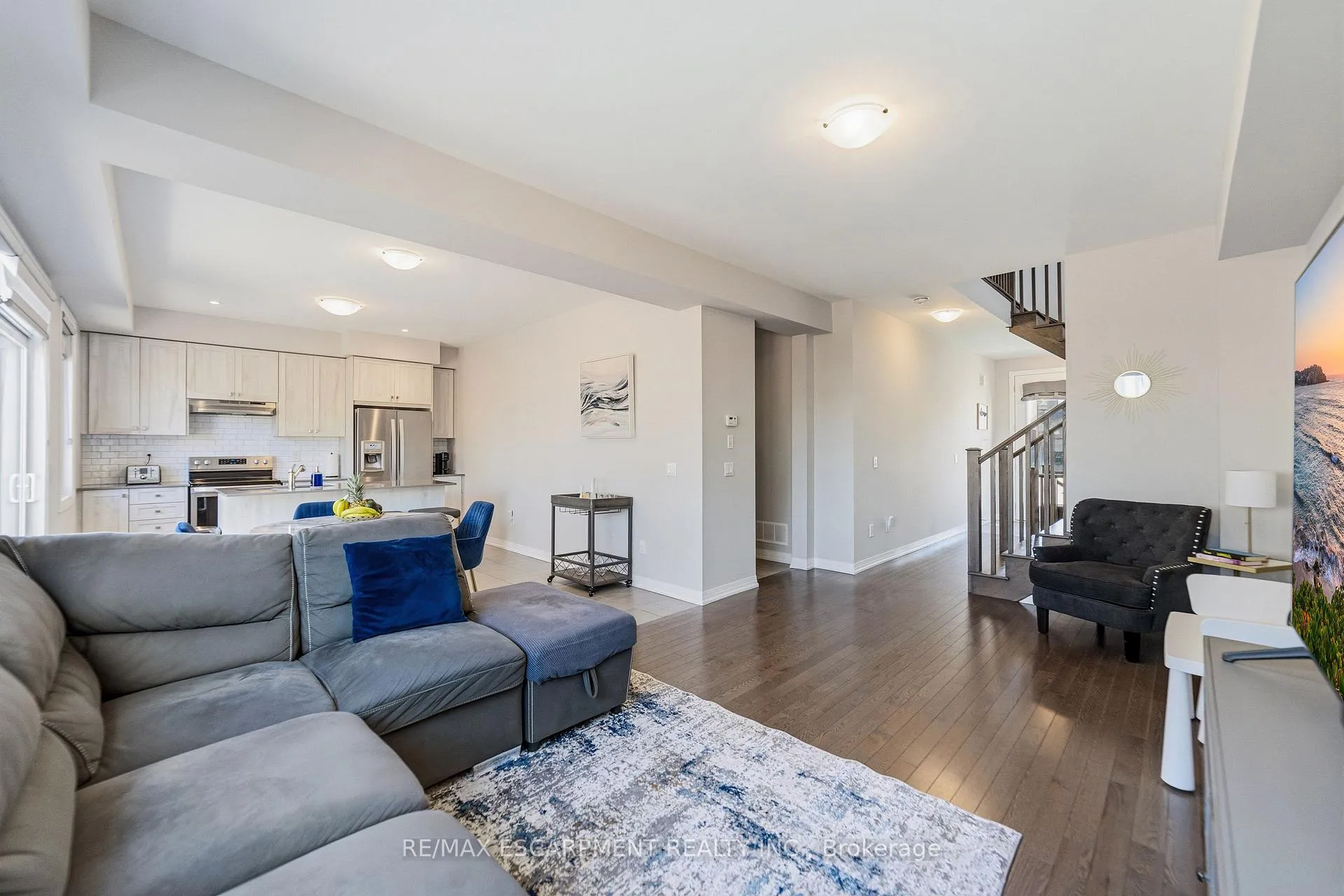 Photo 9 of 8 Pinnacle Court, Hamilton, Mount Hope — HOMEH