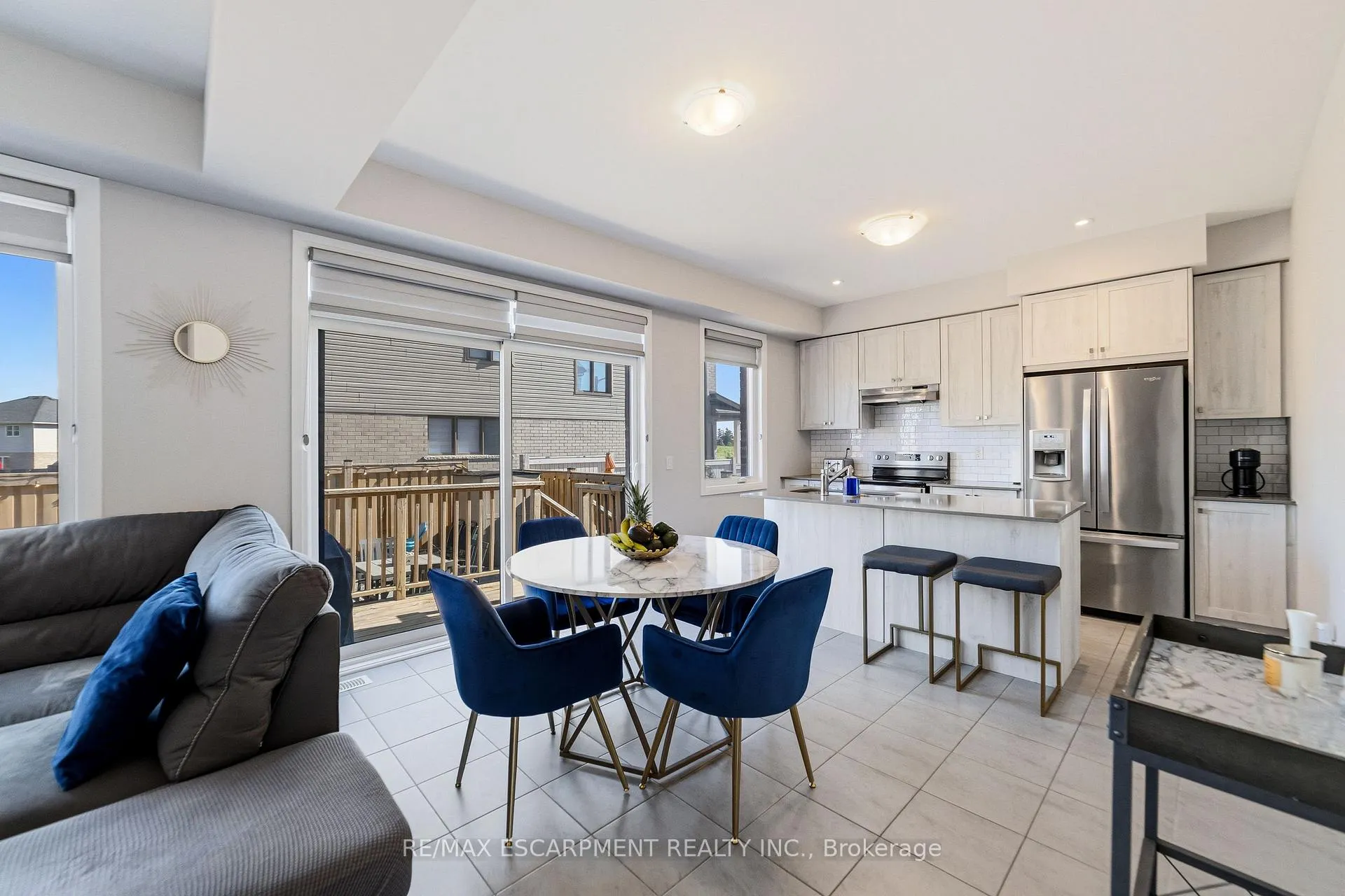 Photo 10 of 8 Pinnacle Court, Hamilton, Mount Hope — HOMEH