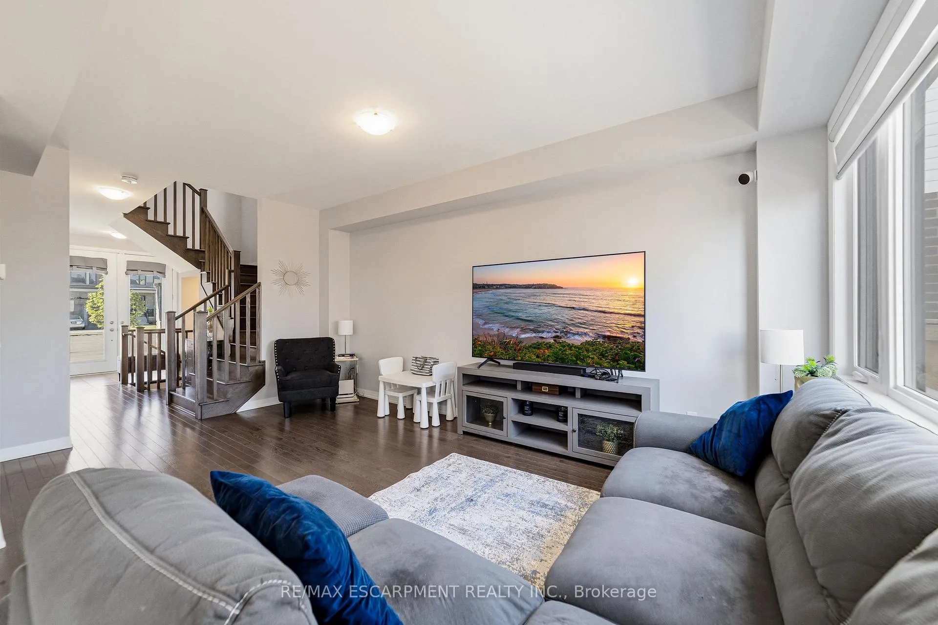 Photo 11 of 8 Pinnacle Court, Hamilton, Mount Hope — HOMEH