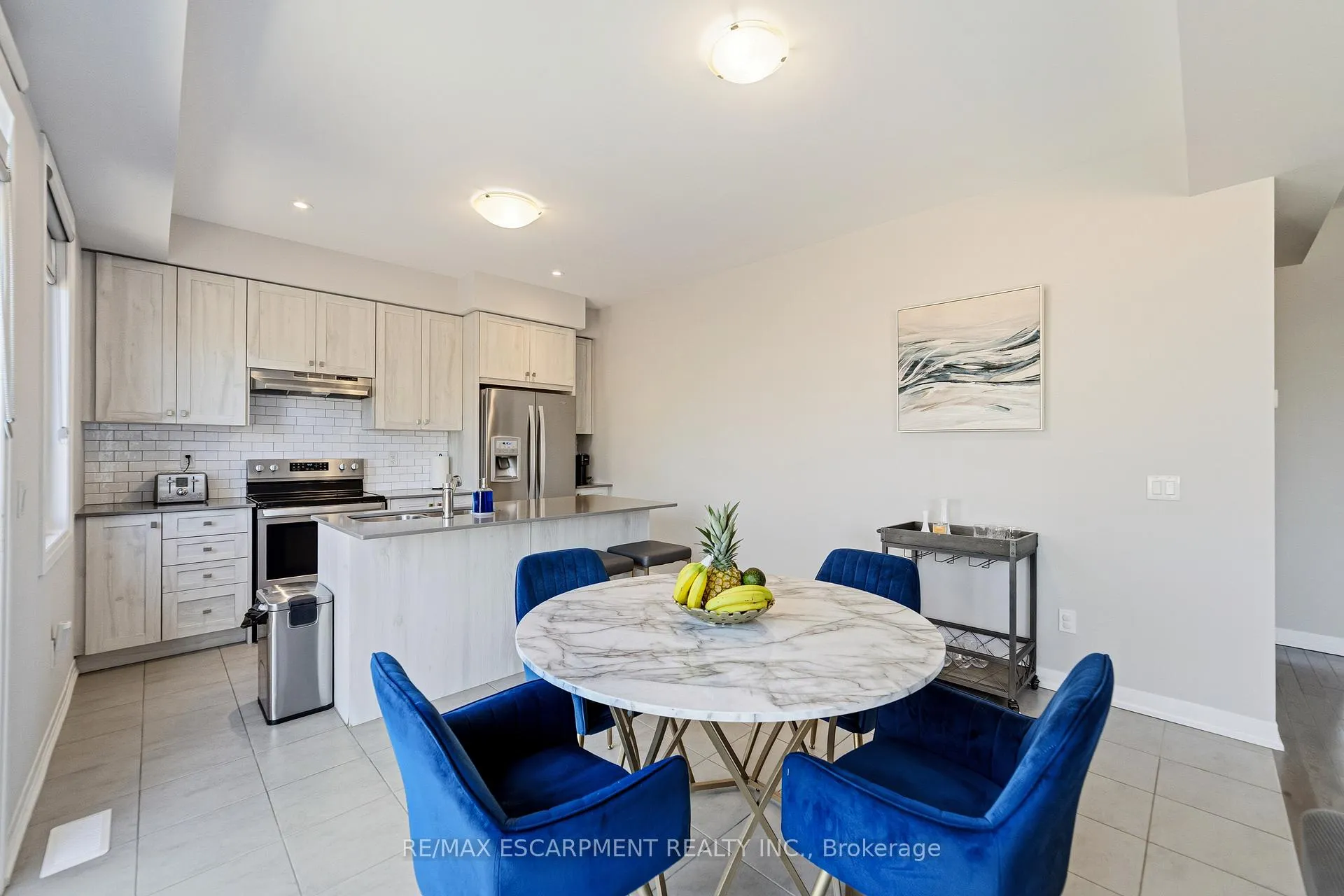 Photo 12 of 8 Pinnacle Court, Hamilton, Mount Hope — HOMEH