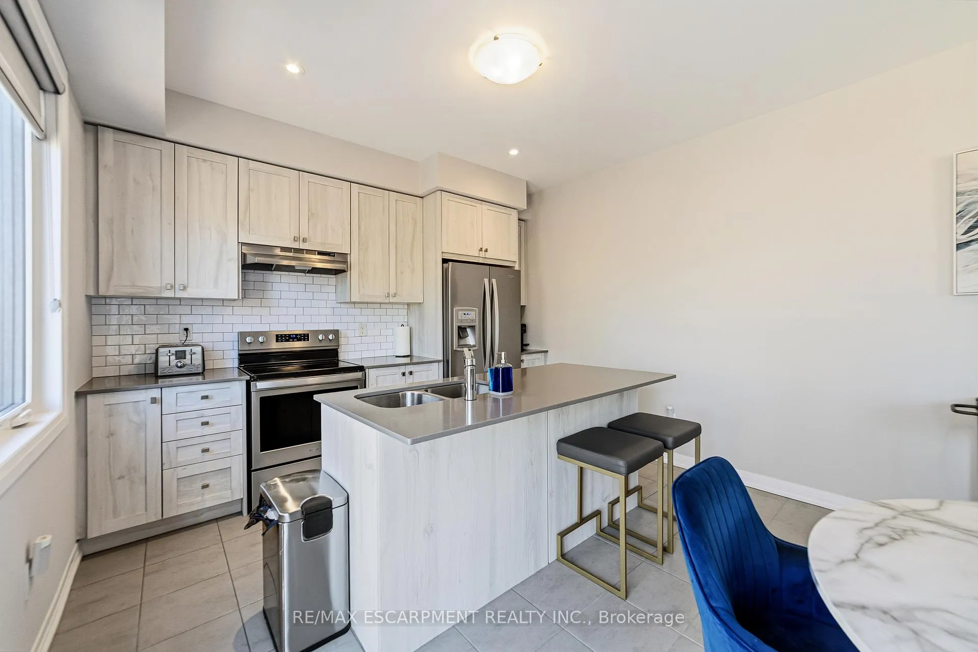 Photo 14 of 8 Pinnacle Court, Hamilton, Mount Hope — HOMEH