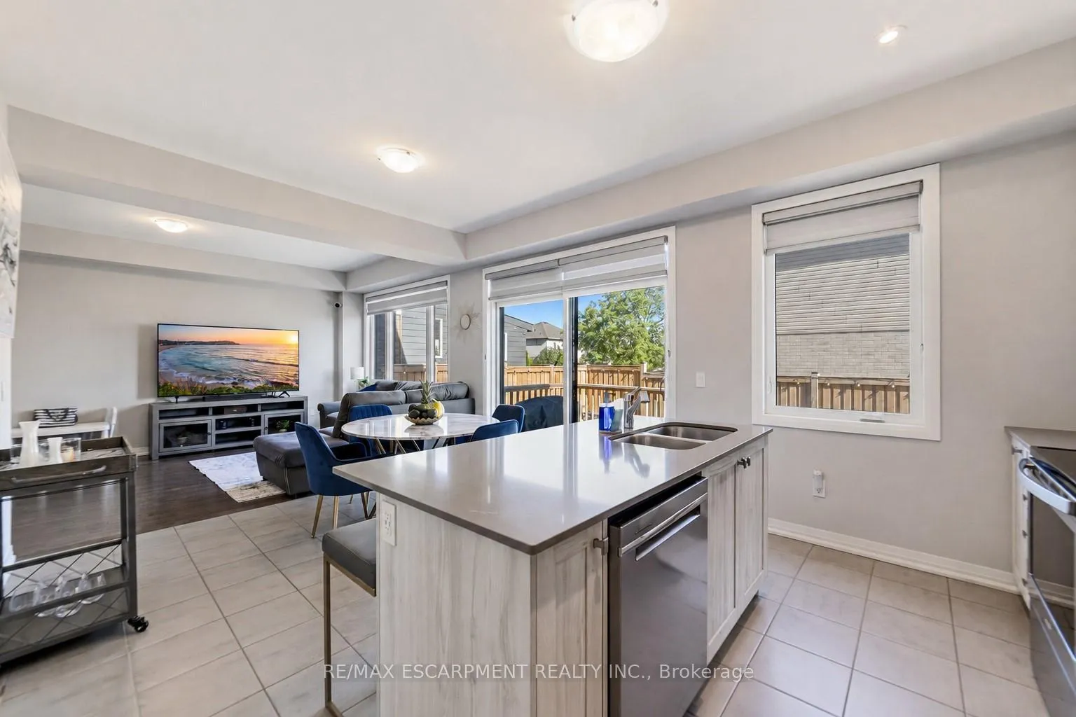 Photo 16 of 8 Pinnacle Court, Hamilton, Mount Hope — HOMEH