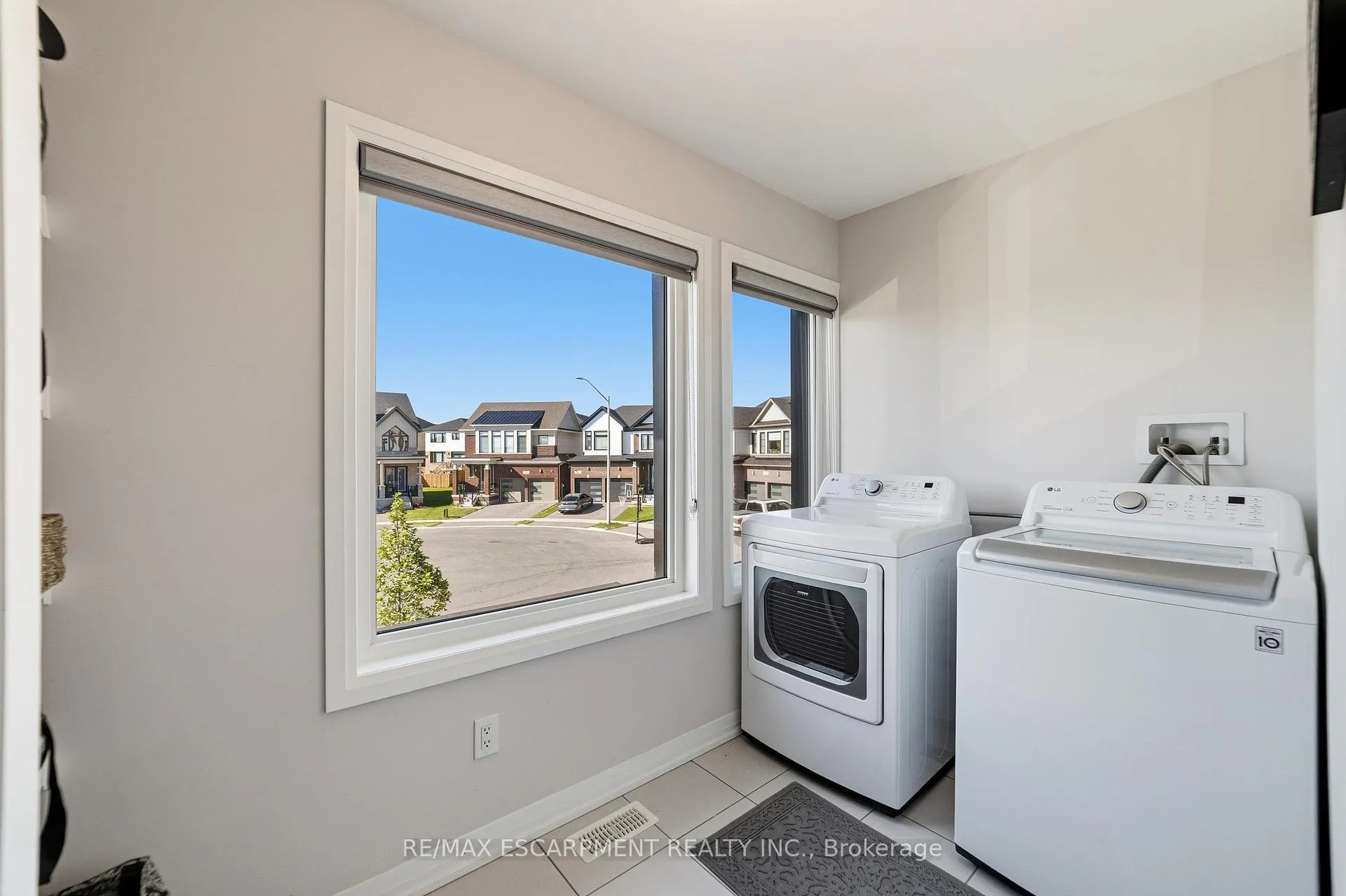 Photo 19 of 8 Pinnacle Court, Hamilton, Mount Hope — HOMEH