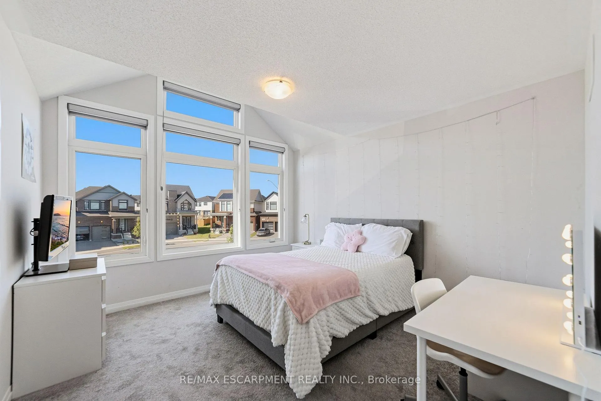 Photo 22 of 8 Pinnacle Court, Hamilton, Mount Hope — HOMEH