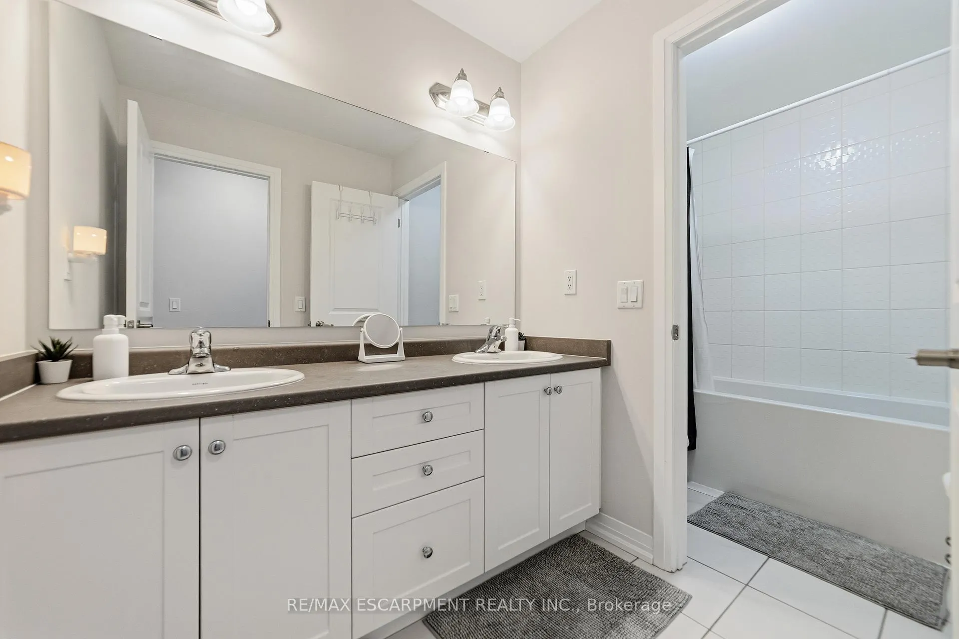 Photo 24 of 8 Pinnacle Court, Hamilton, Mount Hope — HOMEH