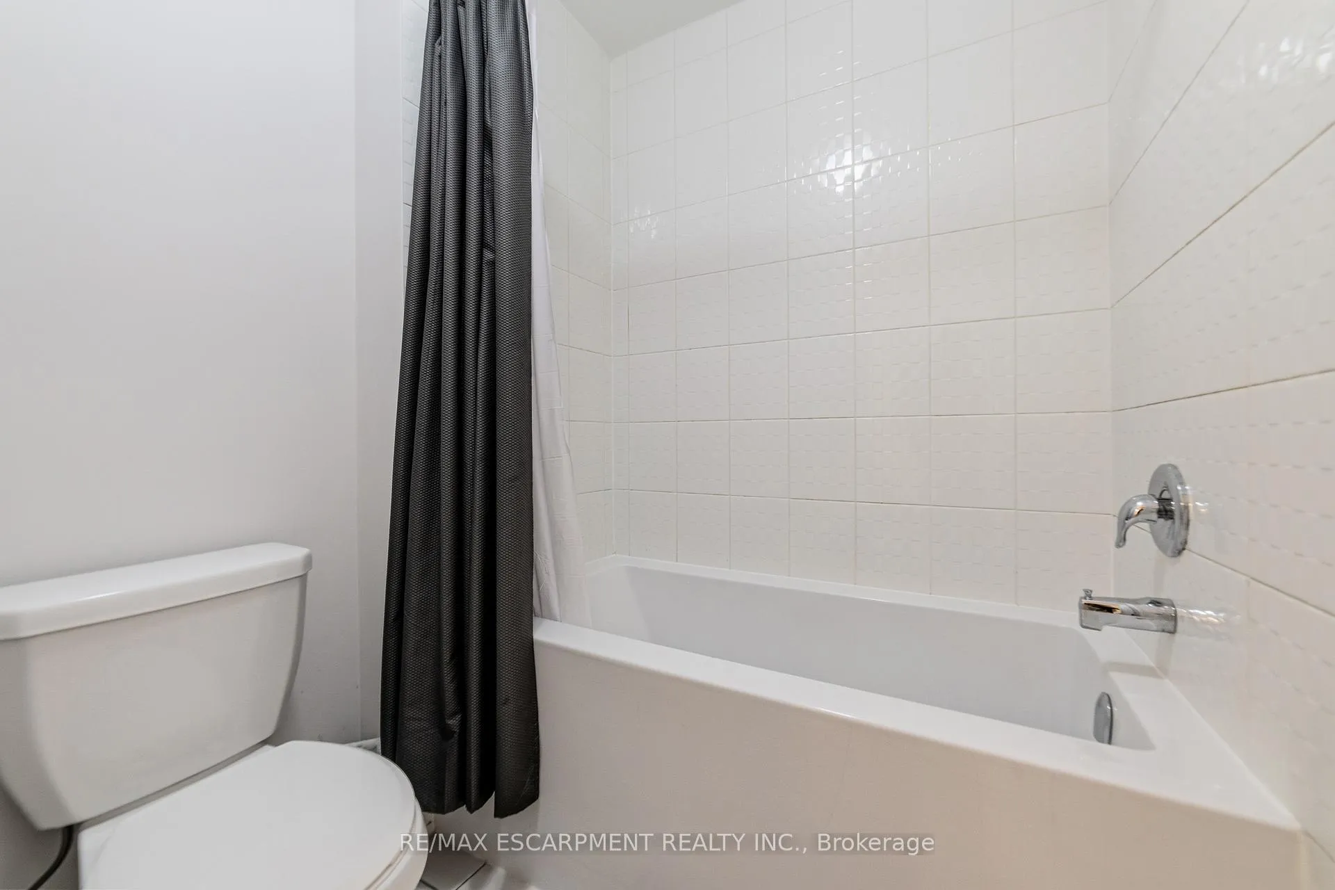 Photo 25 of 8 Pinnacle Court, Hamilton, Mount Hope — HOMEH