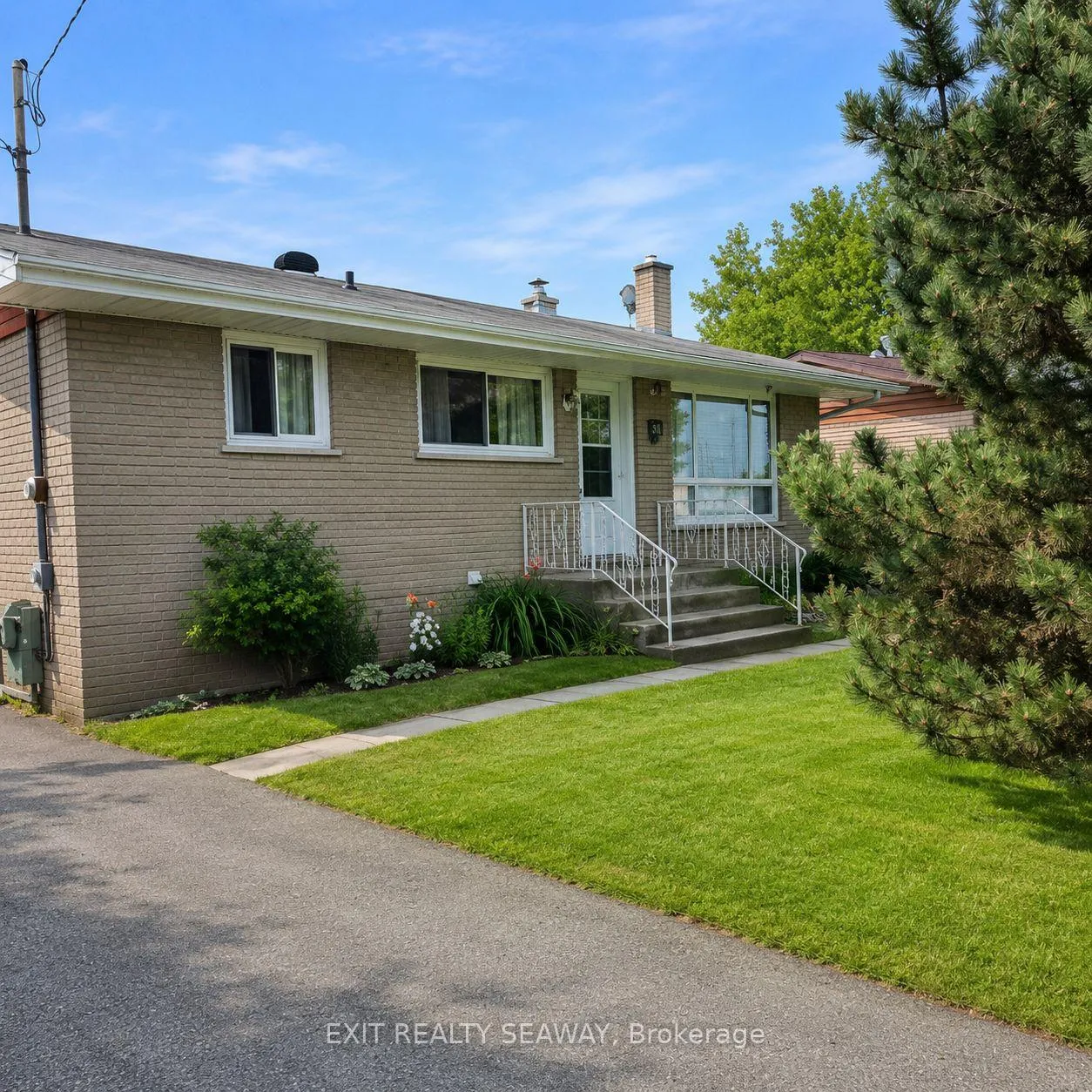 Photo 1 of 320 Balmoral Avenue, Cornwall — HOMEH
