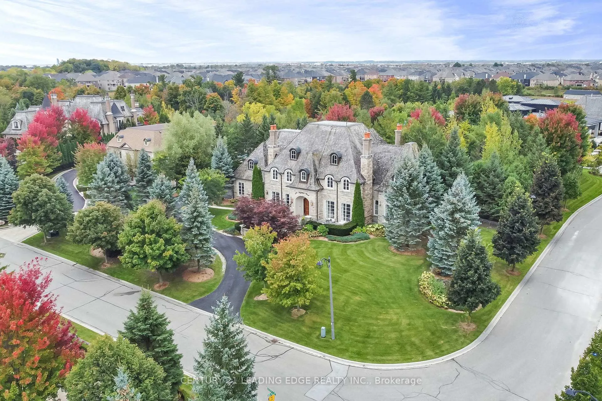 Photo 2 of 2 Nightfall Court, Vaughan, Kleinburg — HOMEH