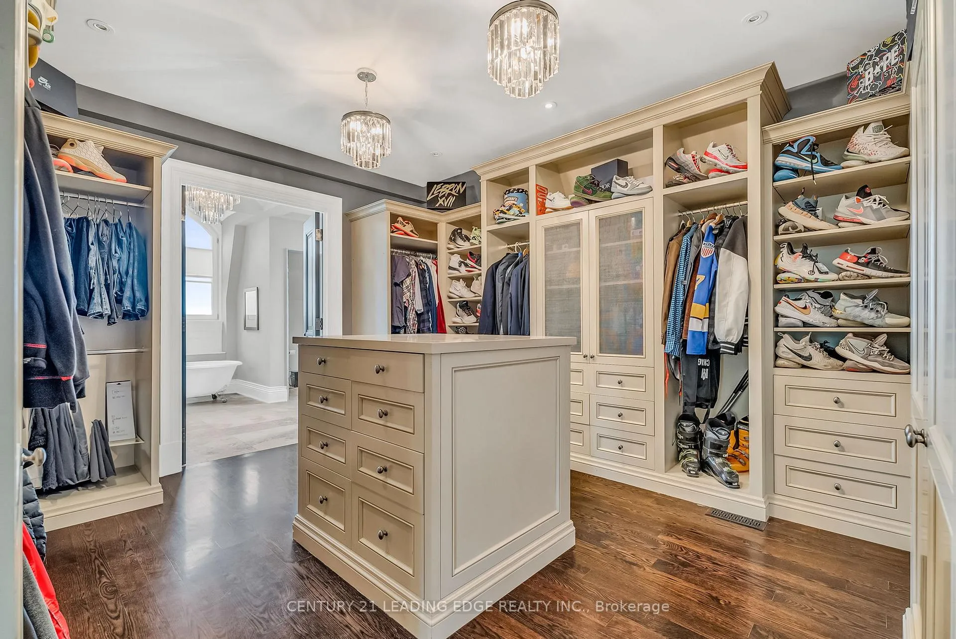 Photo 18 of 2 Nightfall Court, Vaughan, Kleinburg — HOMEH