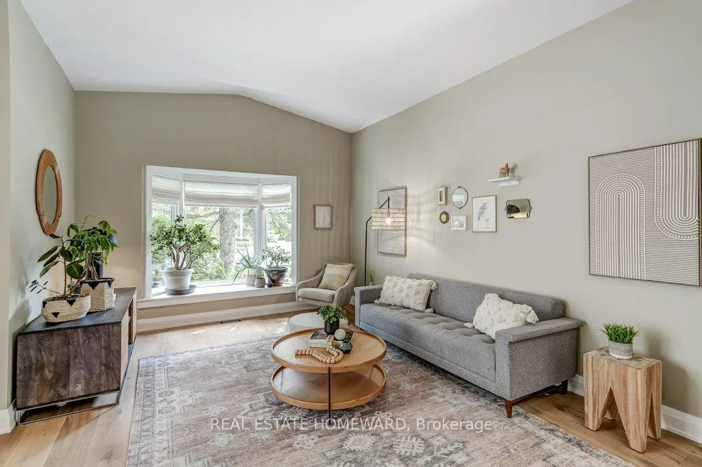 Photo 8 of 98 Woodview Drive, Pickering, Rougemount — HOMEH