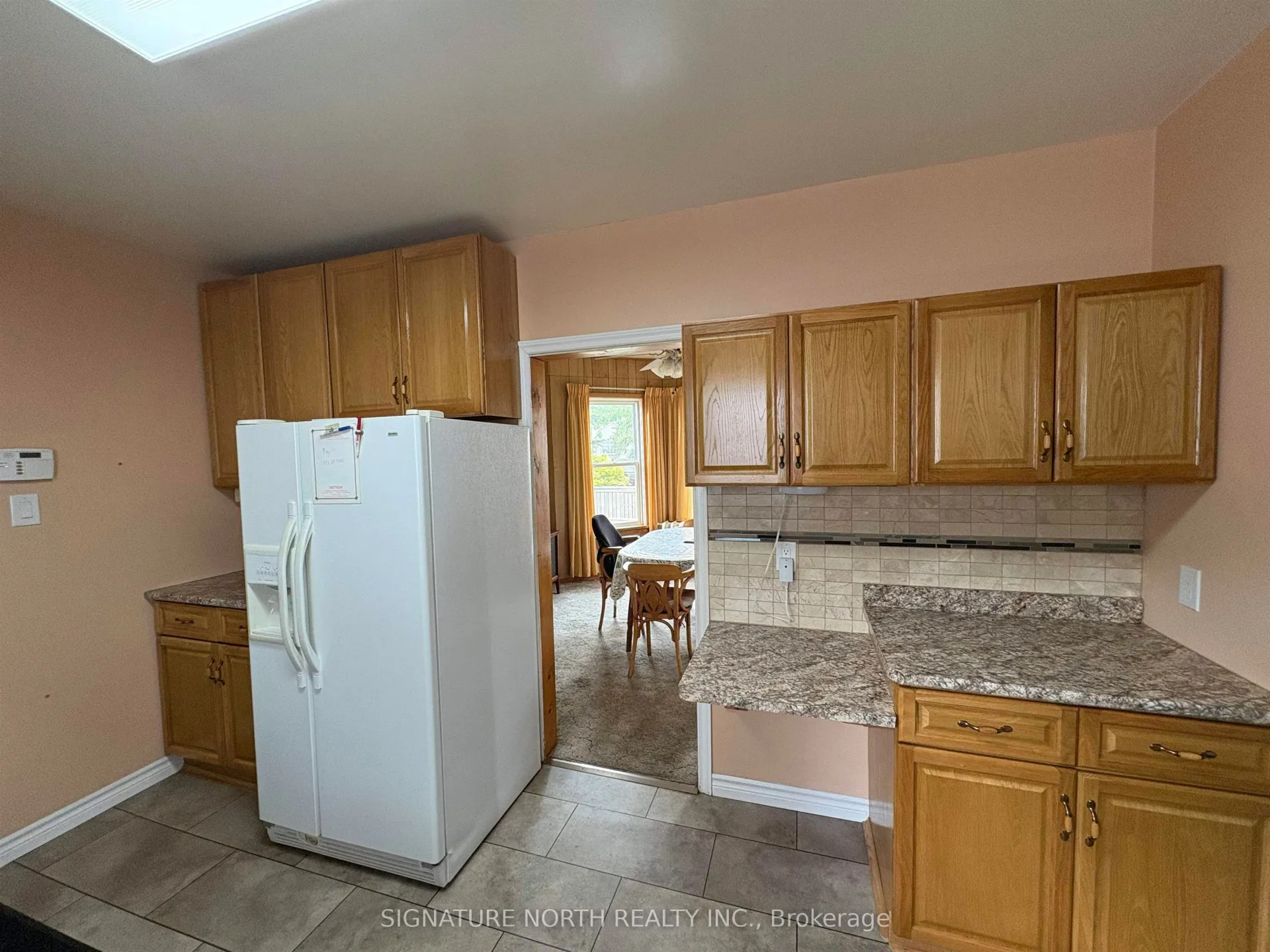 Photo 3 of 390 Ambrose, Thunder Bay, Court / Cumberland — HOMEH