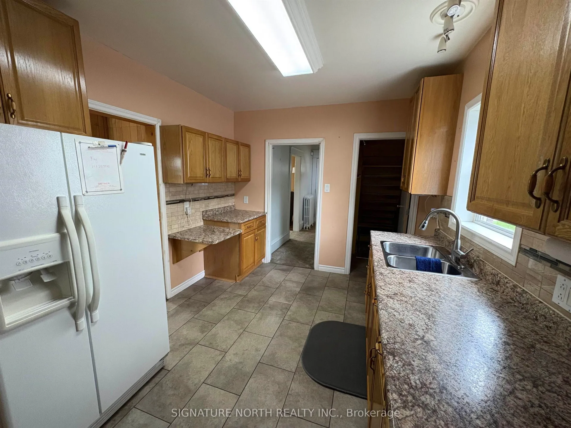 Photo 4 of 390 Ambrose, Thunder Bay, Court / Cumberland — HOMEH