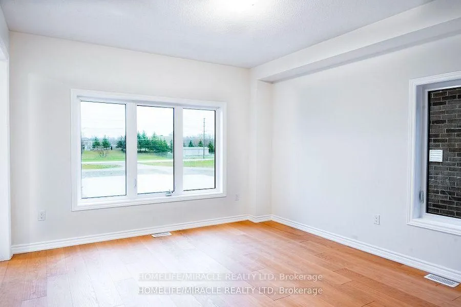 Photo 4 of 19 Fenn Crescent, New Tecumseth, Rural New Tecumseth — HOMEH