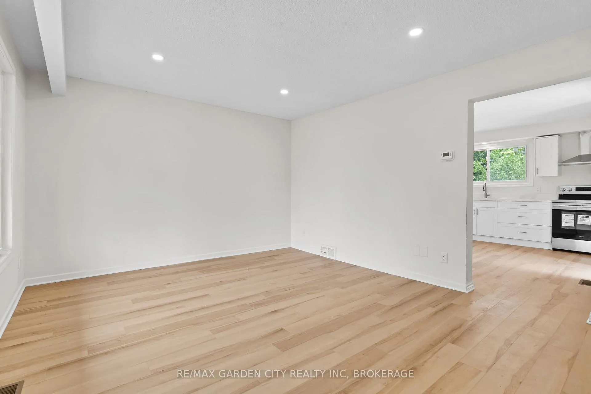 Photo 3 of 94 Tupper Drive, Thorold, Confederation Heights — HOMEH