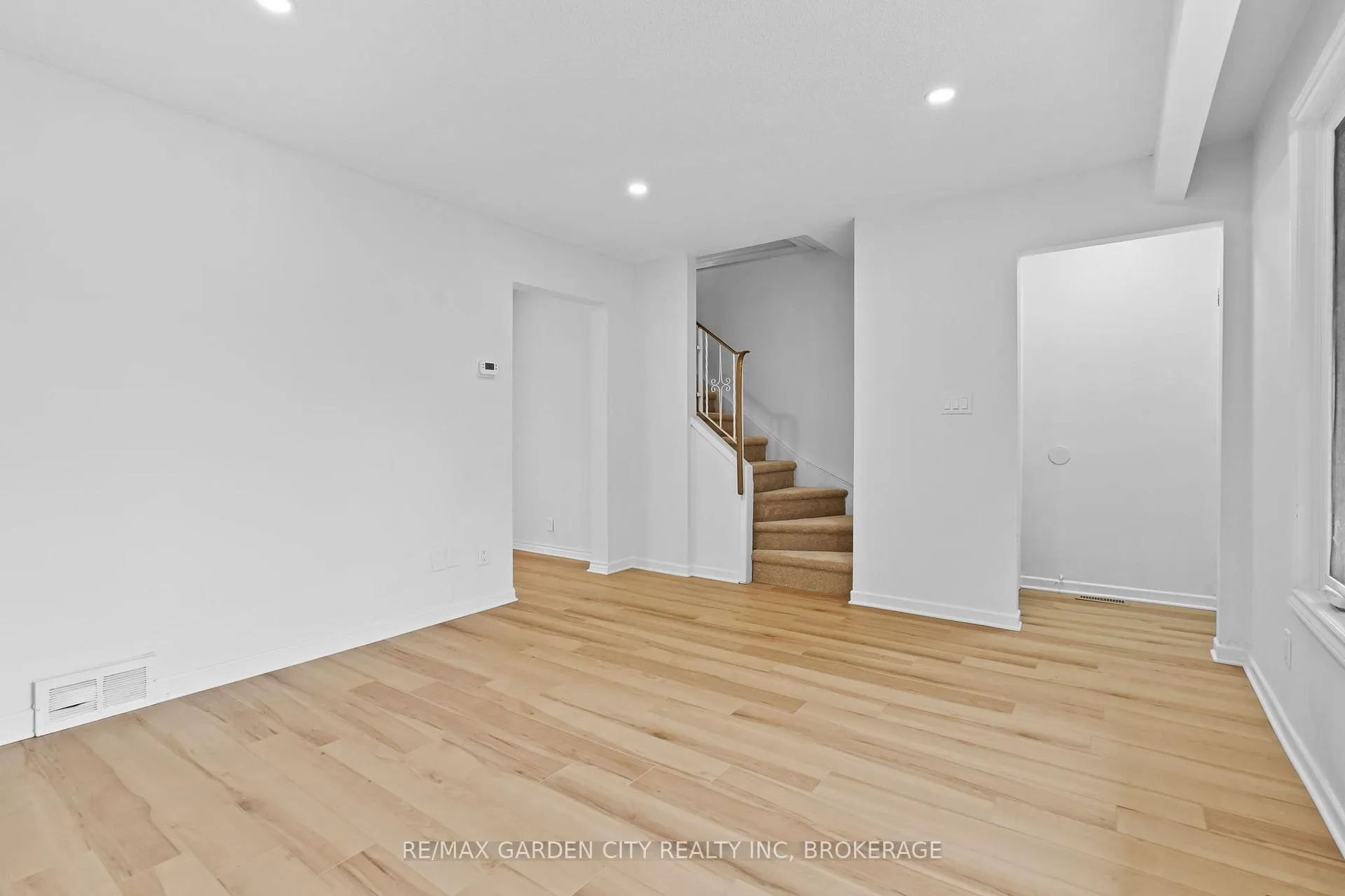 Photo 4 of 94 Tupper Drive, Thorold, Confederation Heights — HOMEH