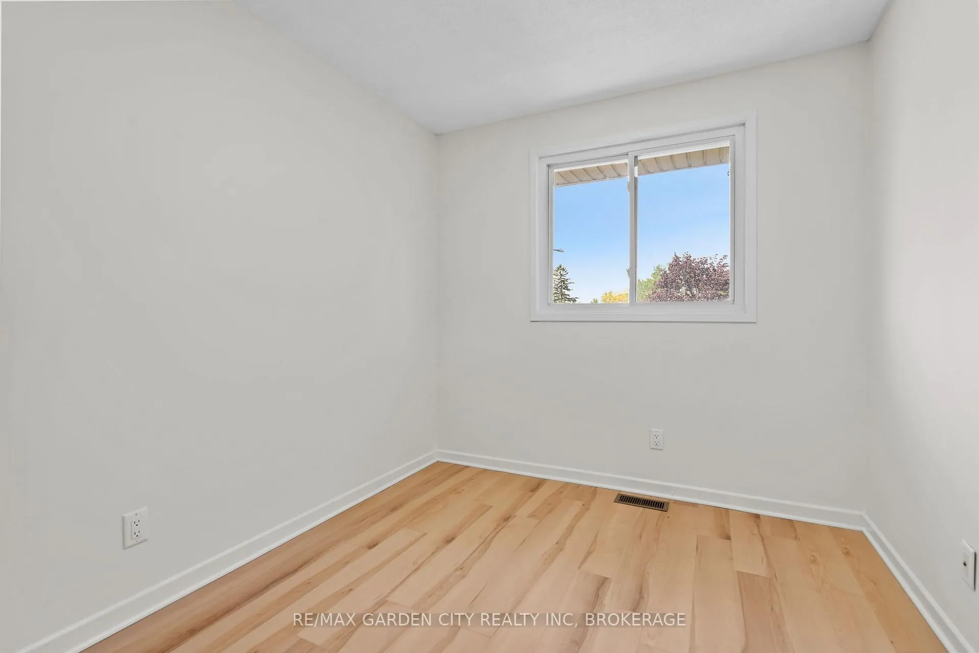 Photo 12 of 94 Tupper Drive, Thorold, Confederation Heights — HOMEH