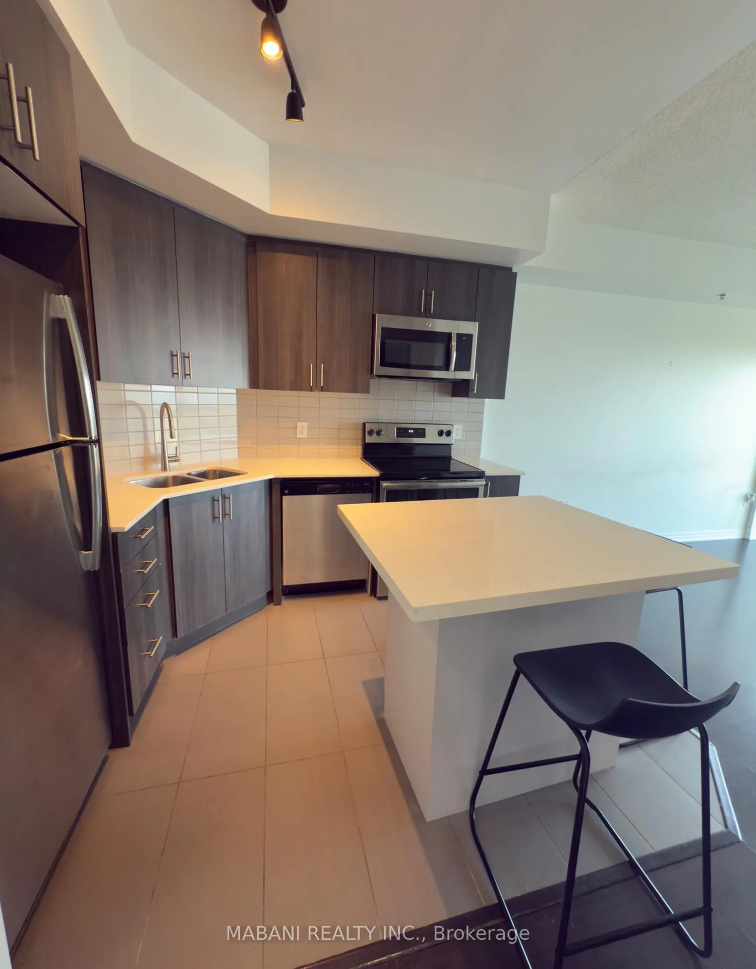 Photo 4 of Unit 405, 560 North Service Road, Grimsby, Grimsby Beach — HOMEH