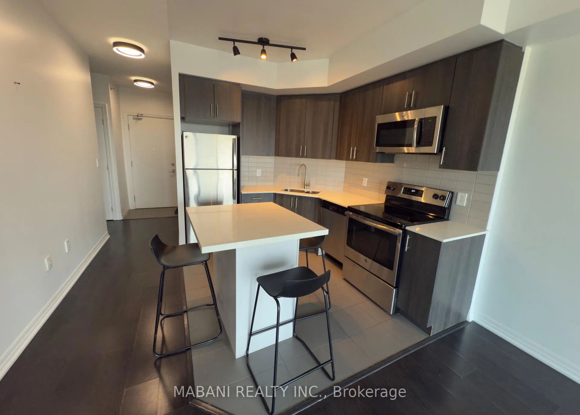 Photo 5 of Unit 405, 560 North Service Road, Grimsby, Grimsby Beach — HOMEH