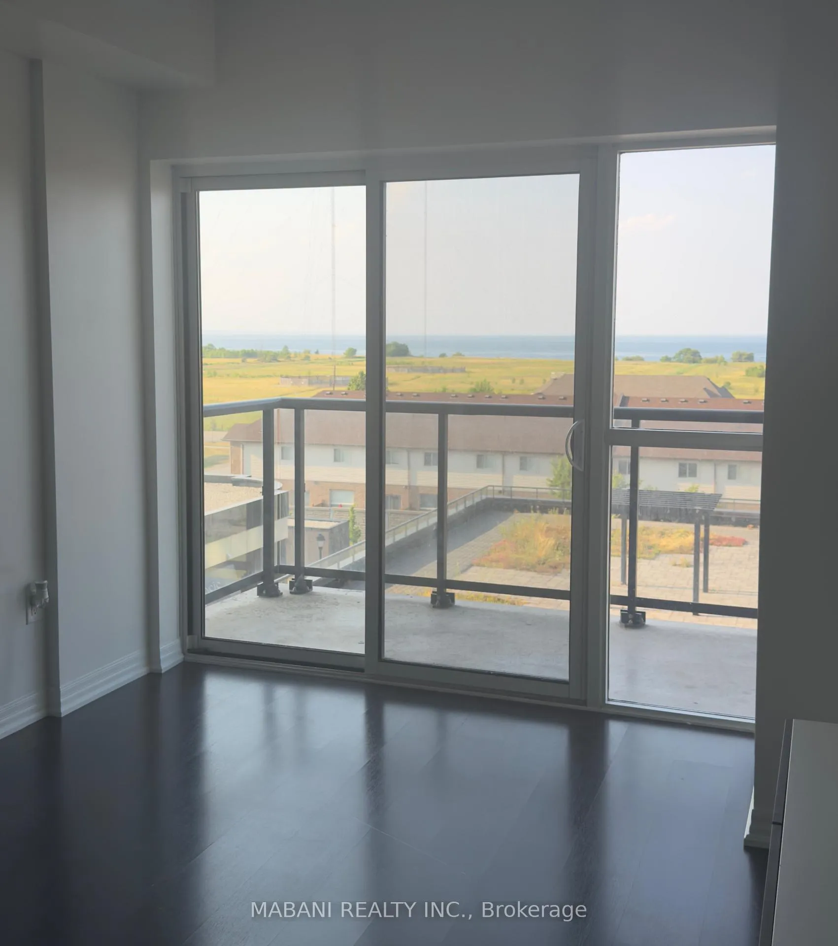Photo 6 of Unit 405, 560 North Service Road, Grimsby, Grimsby Beach — HOMEH