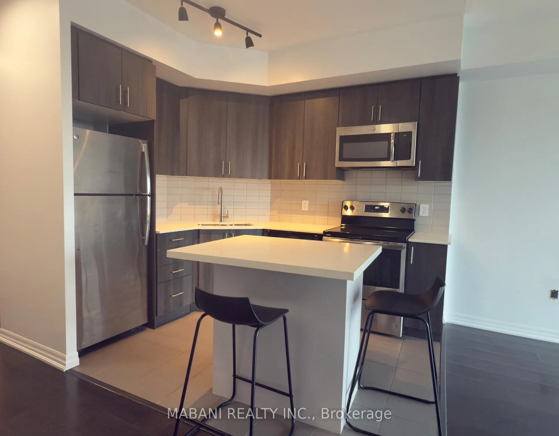 Photo 15 of Unit 405, 560 North Service Road, Grimsby, Grimsby Beach — HOMEH